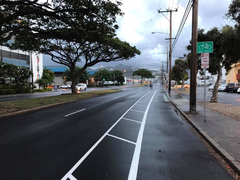Waiakamilo St buffered bike lanes taking shape (permanent striping soon to come!)