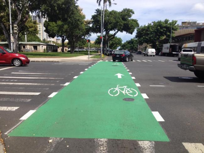 King-cycletrack_Keeamoku-intersection_0